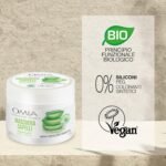 Scrub viso delicato al tè verde e aloe vera.